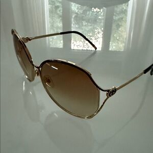 GUCCI Elegant Gold Sunglasses